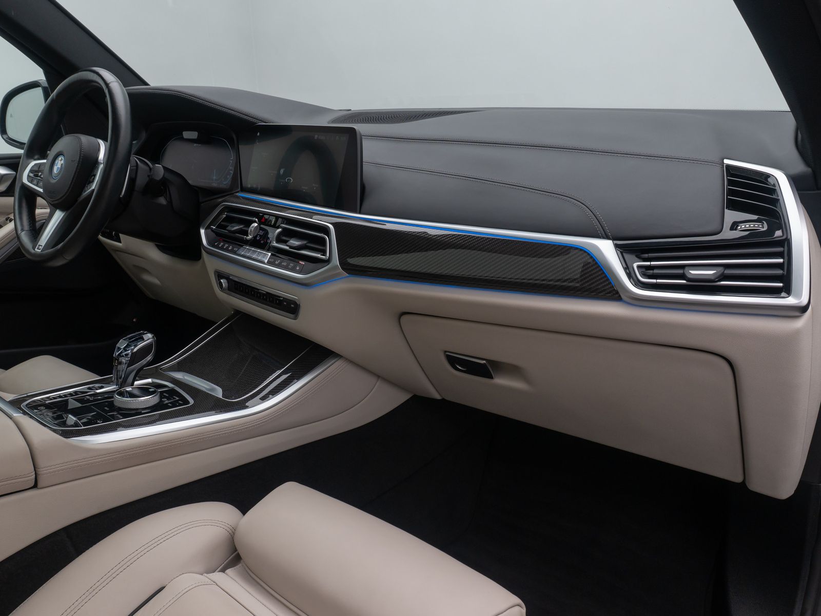 Fahrzeugabbildung BMW X5 xD45e M Sport Panorama DAB DispKey 360°22Zoll