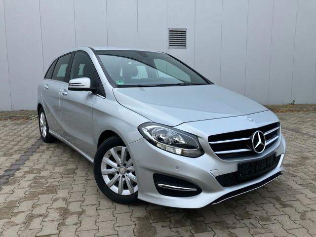 Mercedes-Benz B 180 *NAVI*LED*PDC*LEDER*AHK*46.tkm!*