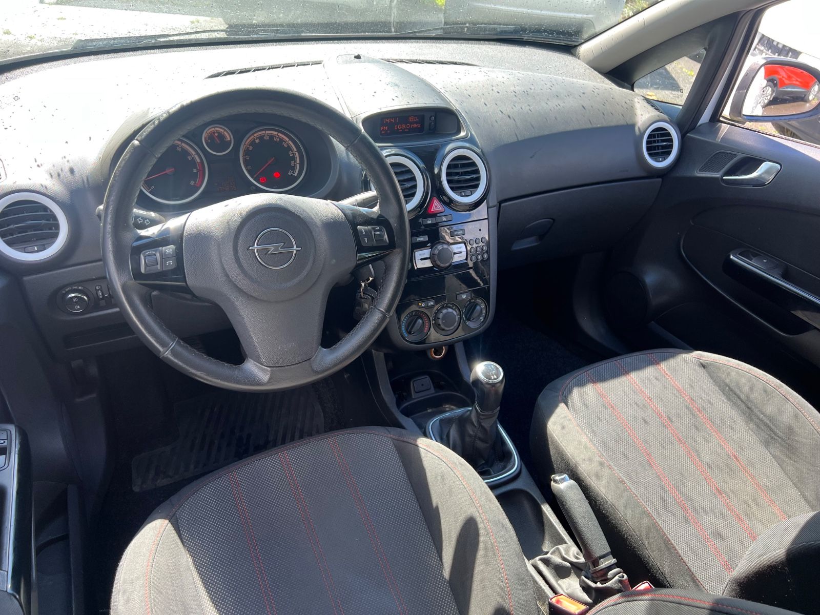 Fahrzeugabbildung Opel Corsa D 1.2 Color Edition
