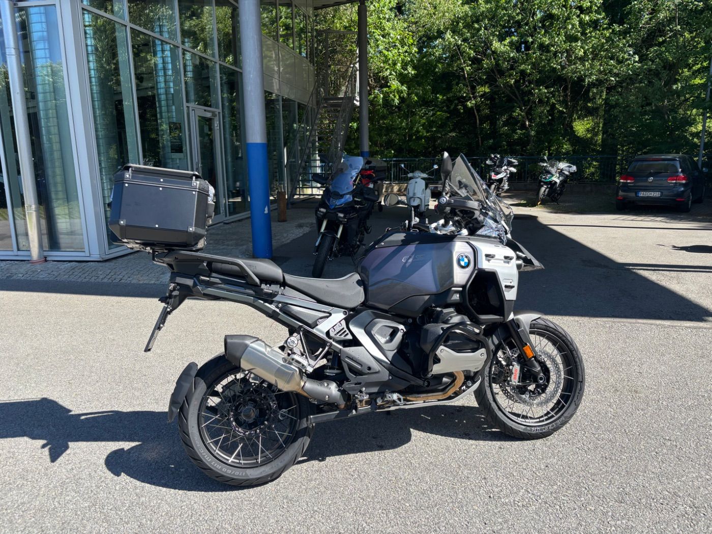 Fahrzeugabbildung BMW R 1300 GS Adventure Triple Black Dynamik-Paket