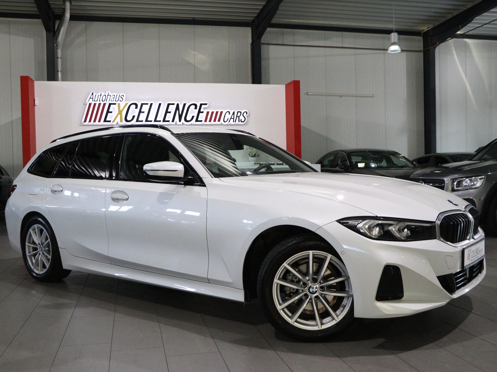 BMW 318d Touring SHADOW LEDER CURVED LED 3-ZONEN foto 5