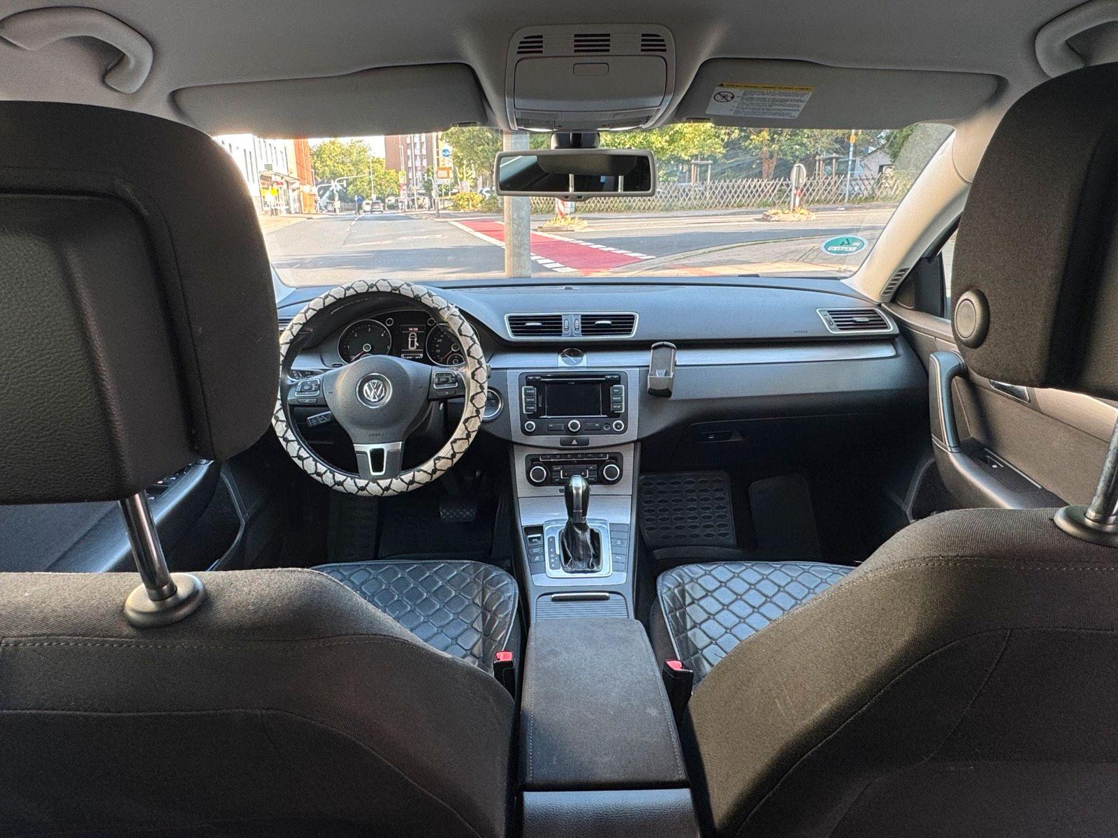 Volkswagen Passat 2011 — photo 10