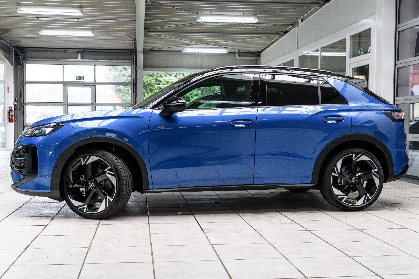 Fahrzeugabbildung Volkswagen T-Roc  1.5l TSI  DSG R-Line Black Style