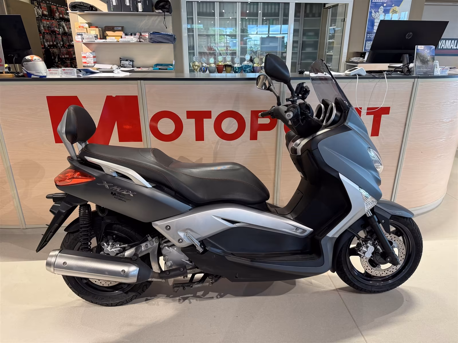 Yamaha X-Max 250 inkl. Rückenlehne