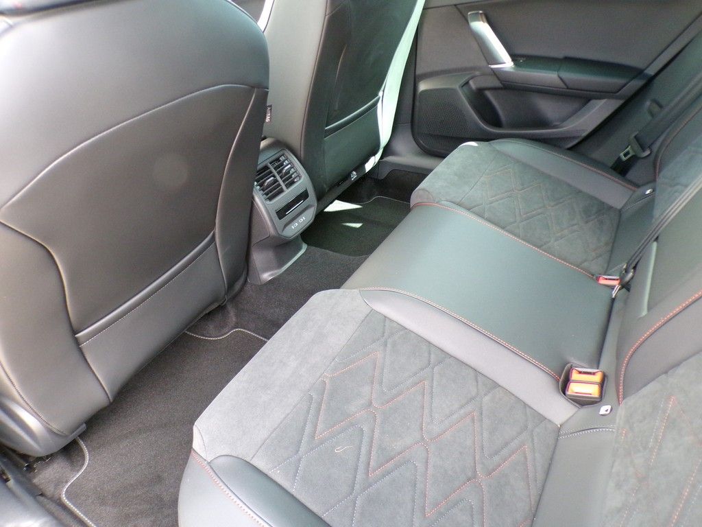 Fahrzeugabbildung SEAT Leon 1.5 eTSI DSG FR