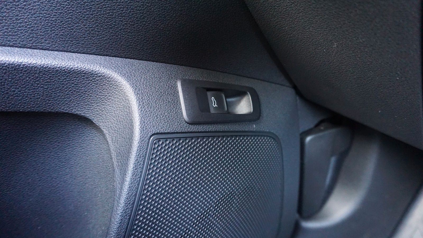 Fahrzeugabbildung SKODA Karoq Style, LED, PDC, SR+WR, Apple CarPlay