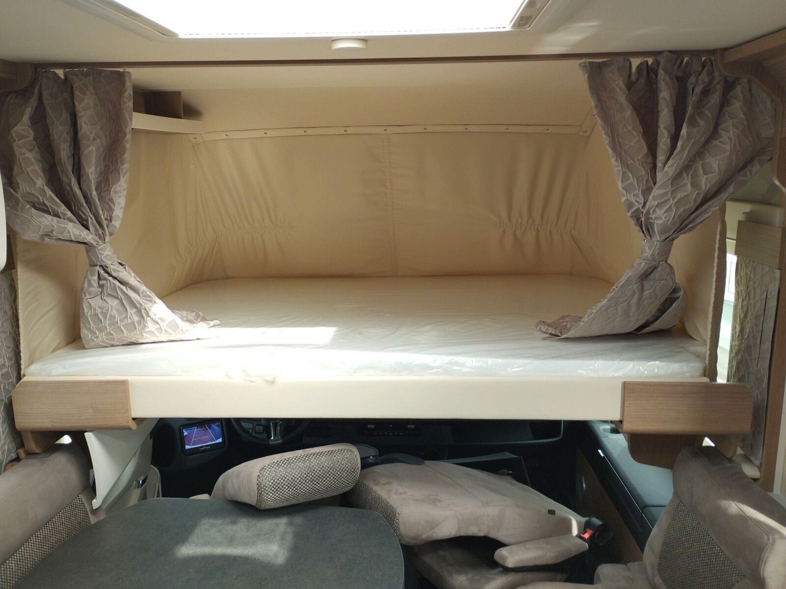 Fahrzeugabbildung Carthago C1-tourer I 143 KB LE comfort Mercedes