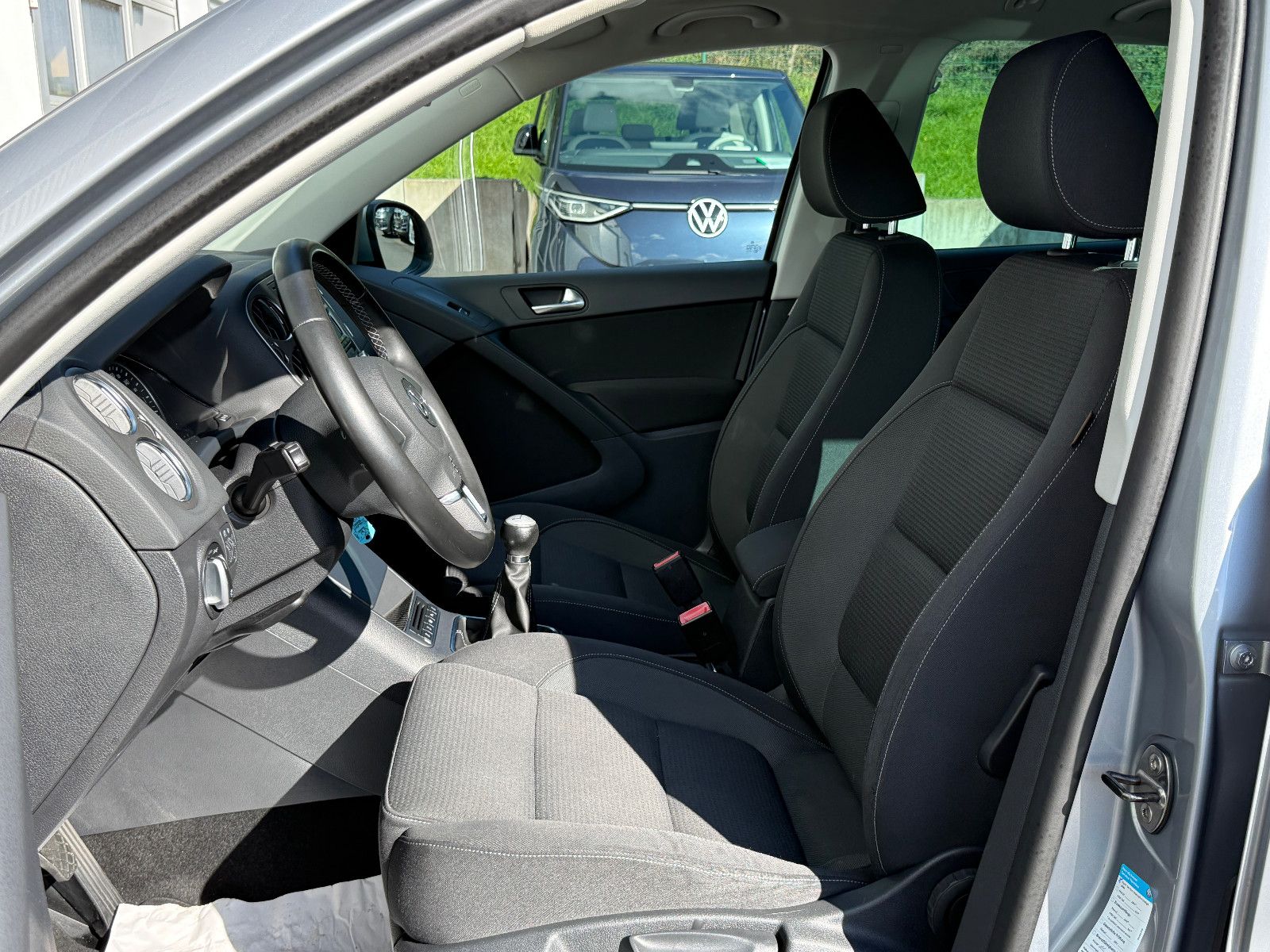 Fahrzeugabbildung Volkswagen Tiguan Team AHK Ambiente-Paket GRA SHZ PDC