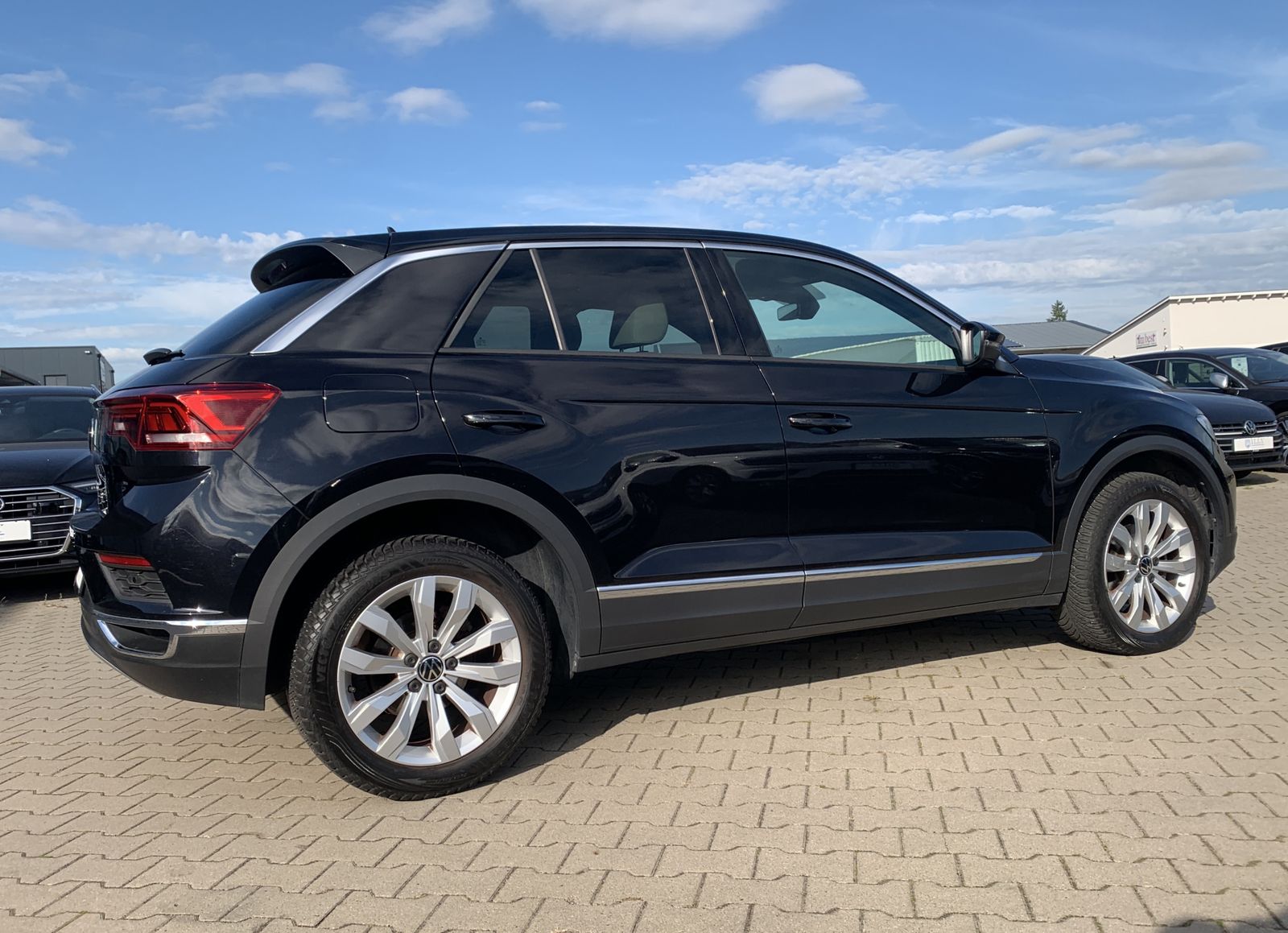 Fahrzeugabbildung Volkswagen T-Roc 1.5 TSI*Sport*LED*ACC*Leder*Cam*Spur*Navi*