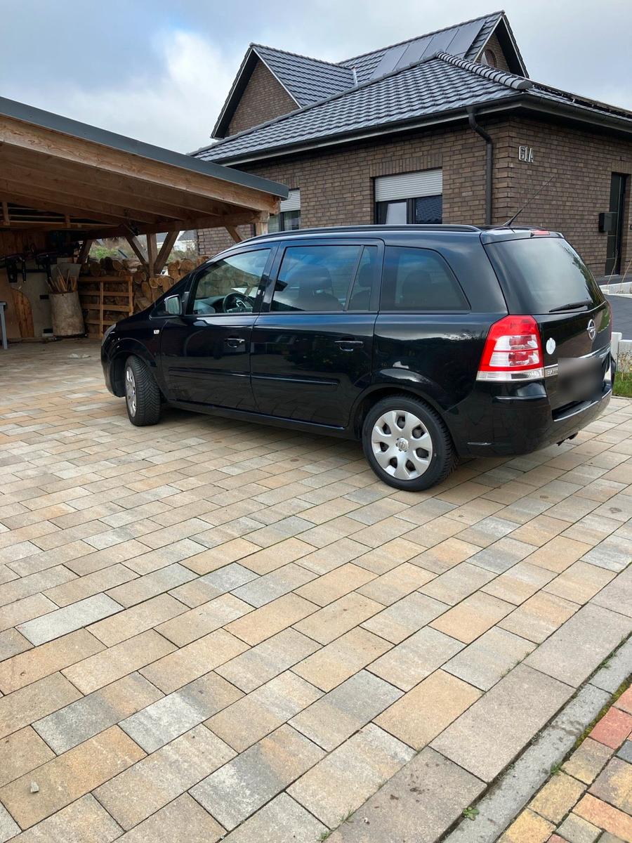 Opel Zafira 2014 — двигун 140 HP (103kW)