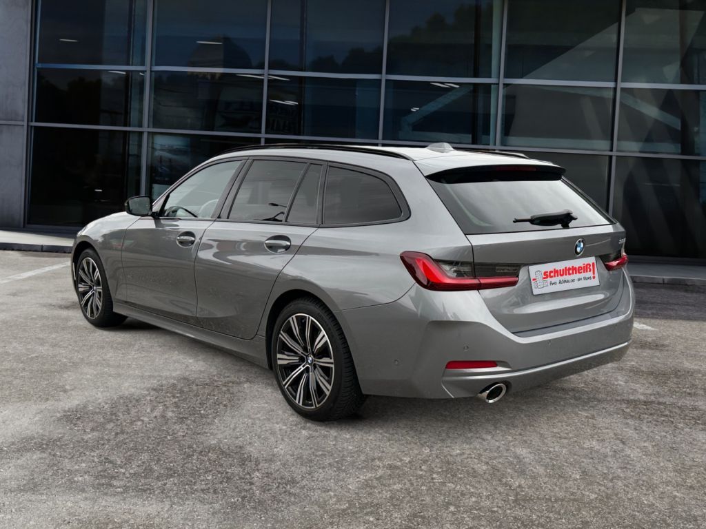 Fahrzeugabbildung BMW 320i Touring Aut.