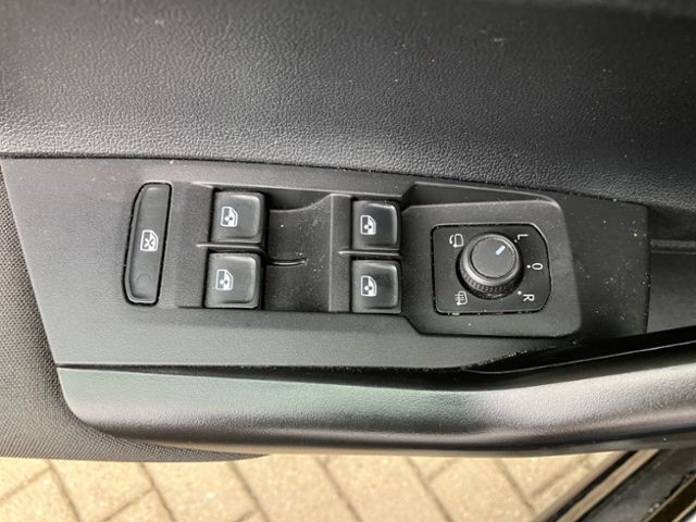 Fahrzeugabbildung Volkswagen Polo 1.0 TSI OPF 70 kW 7-Gang-DSG Life NAVI SHZ