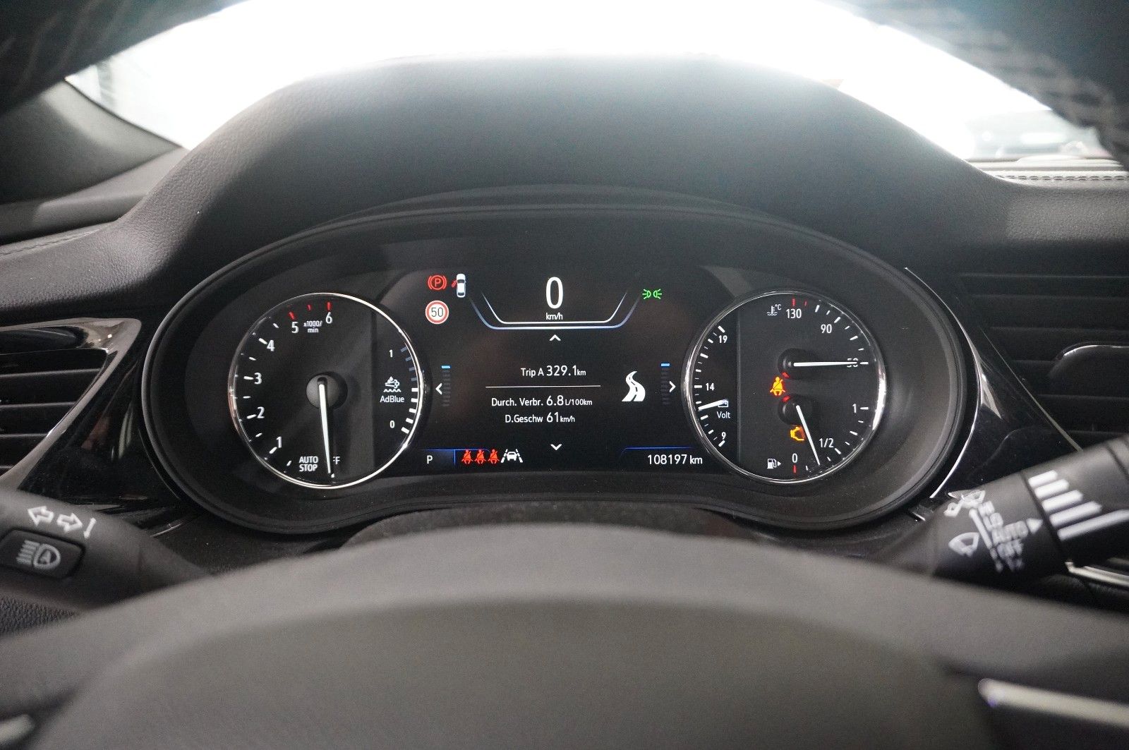 Fahrzeugabbildung Opel Insignia B ST 2.0D ELEGANCE NAVI/SH/KAMERA/SPORT