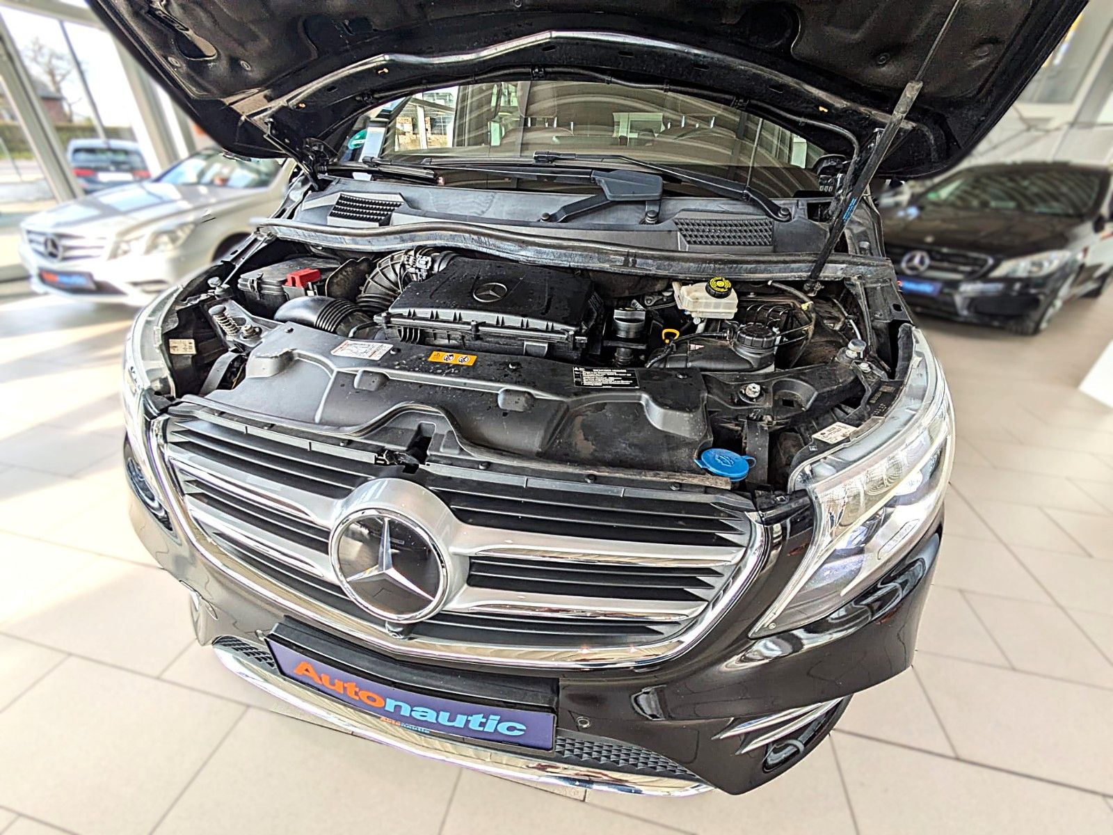 Fahrzeugabbildung Mercedes-Benz V 250d AMG 4M LANG 6 SITZE VIP SHUTTLE MEGAVOLL!