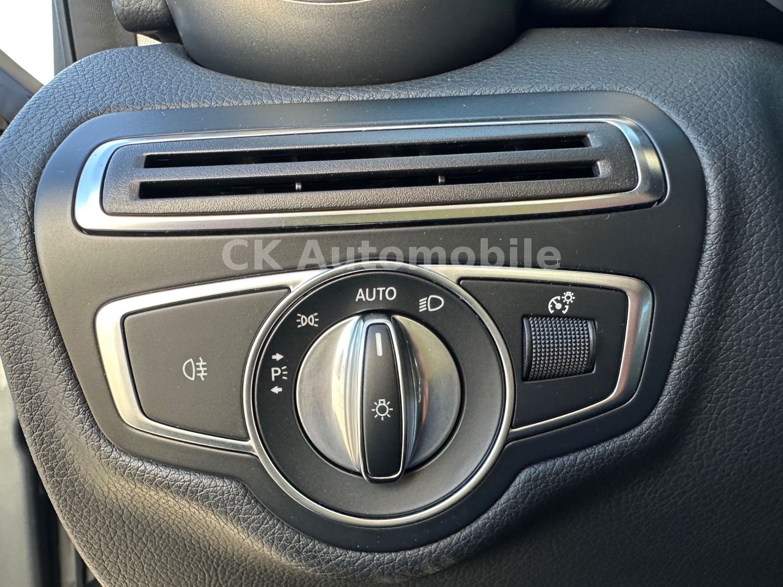 Fahrzeugabbildung Mercedes-Benz C 200 CGI Lim. Avantgarde Autom./Navi/LED/ILS