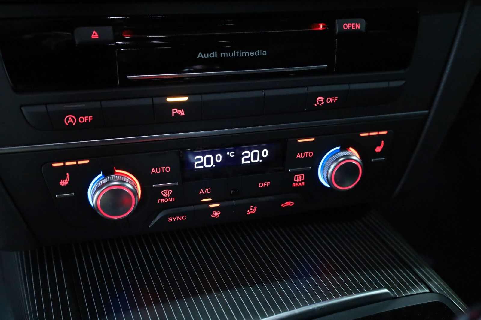 Fahrzeugabbildung Audi S6 Avant 4.0 TFSI *Panorama*Memory*K-Entry