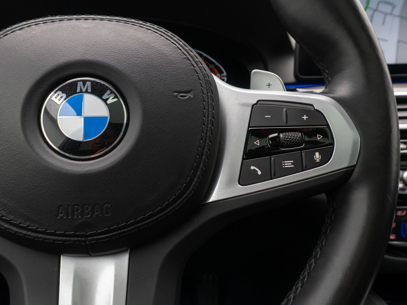 Fahrzeugabbildung BMW 530i M Sport Glasdach Kamera Laser HUD DAB H/K