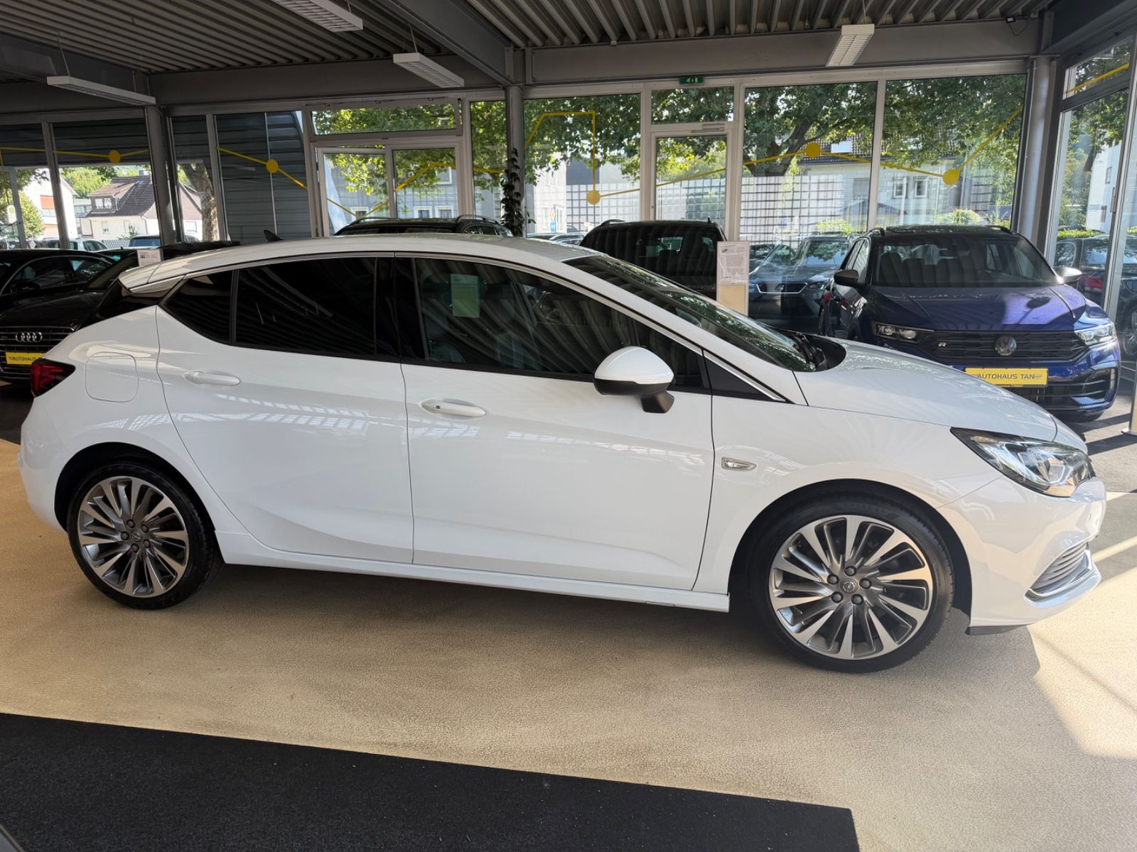 Fahrzeugabbildung Opel Astra K Lim. 5-trg. Ultimate*OPC* 1.Hand