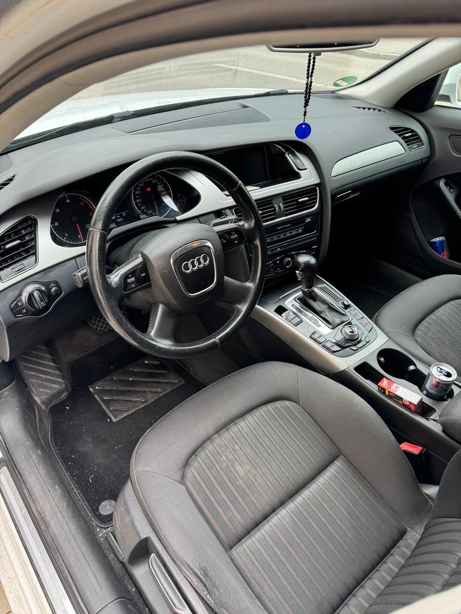 Audi A4 2009 — photo 9