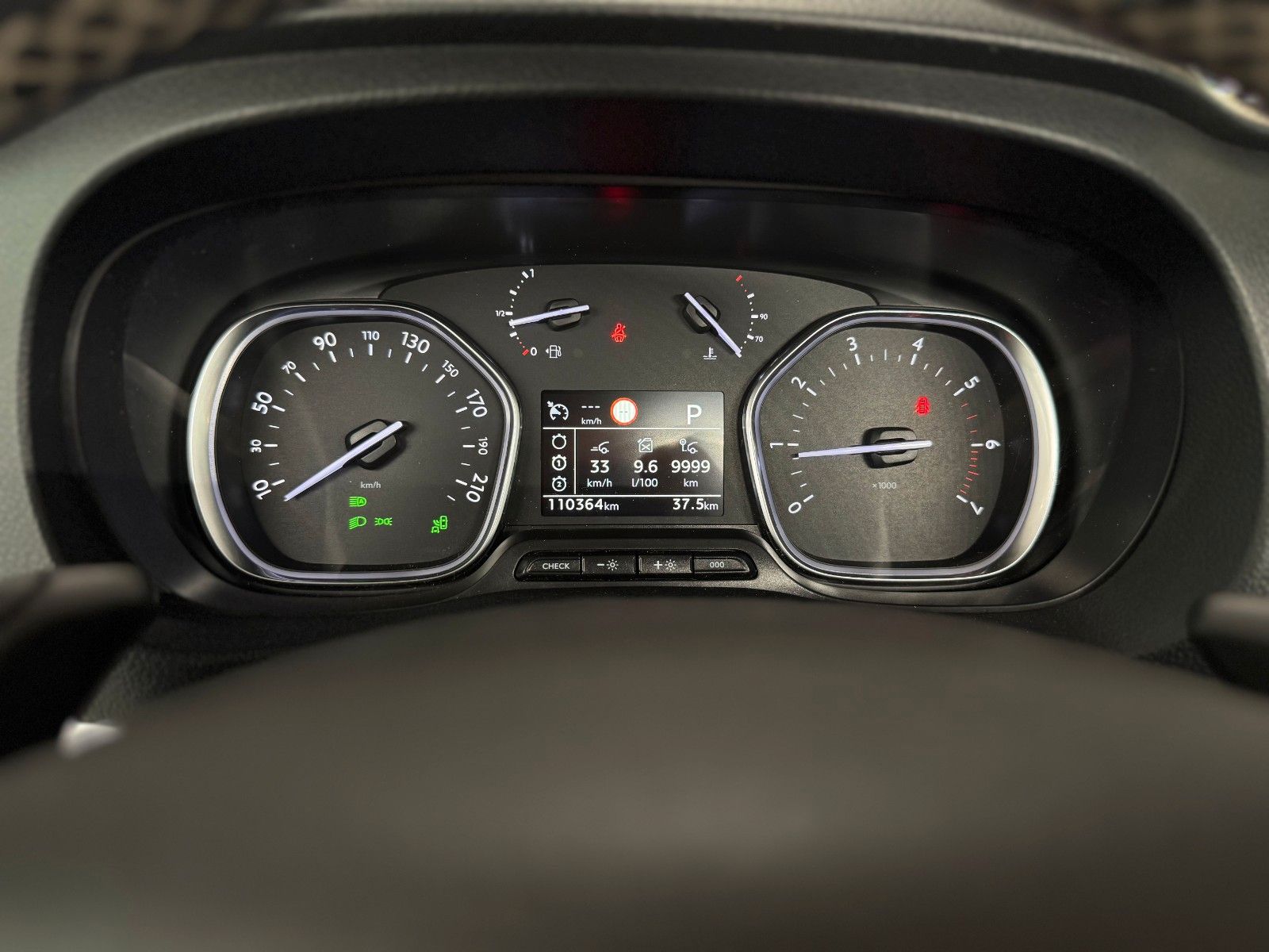Fahrzeugabbildung Opel Vivaro 2.0 CDTI Automatik Zafira Life "AHK PANO"