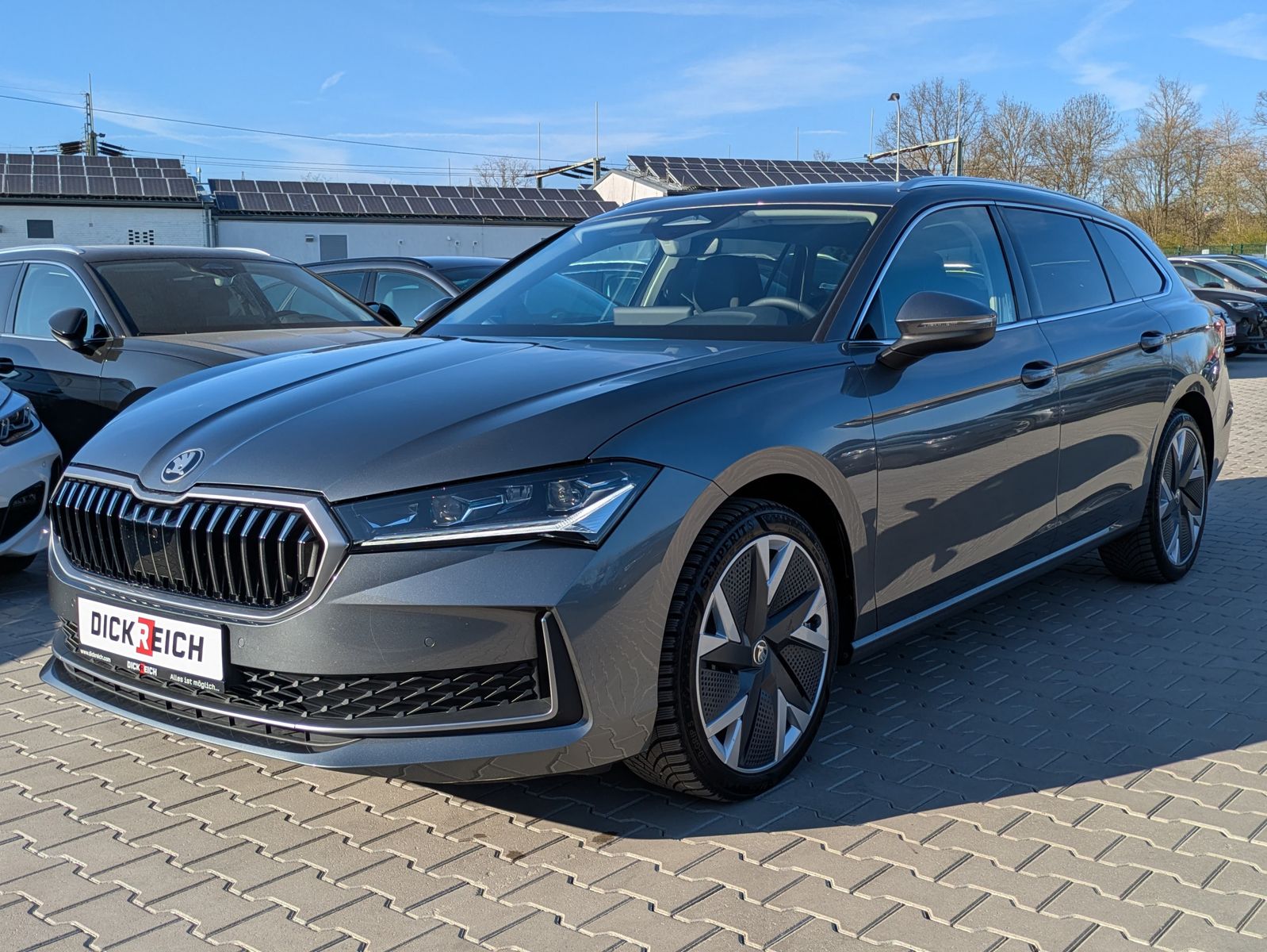 Fahrzeugabbildung SKODA Superb 2.0 TDI 4x4 Selection MATRIX*AHK*PANO*19"