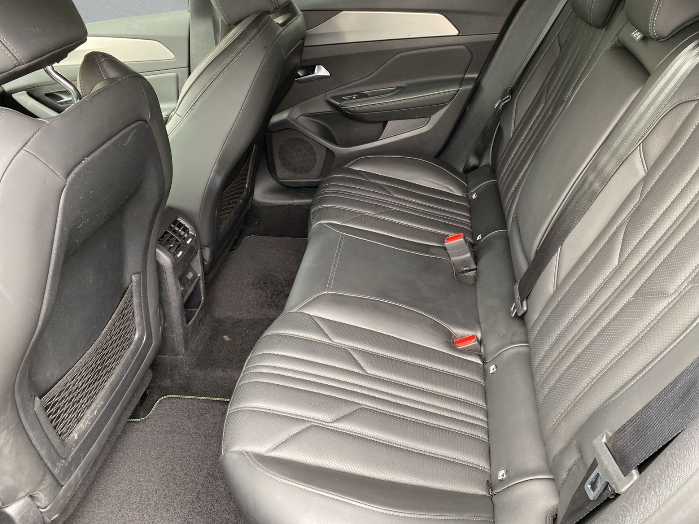 Fahrzeugabbildung Peugeot 408 GT 1.2 Puretech 130 EU6e *Premium- Paket* u.