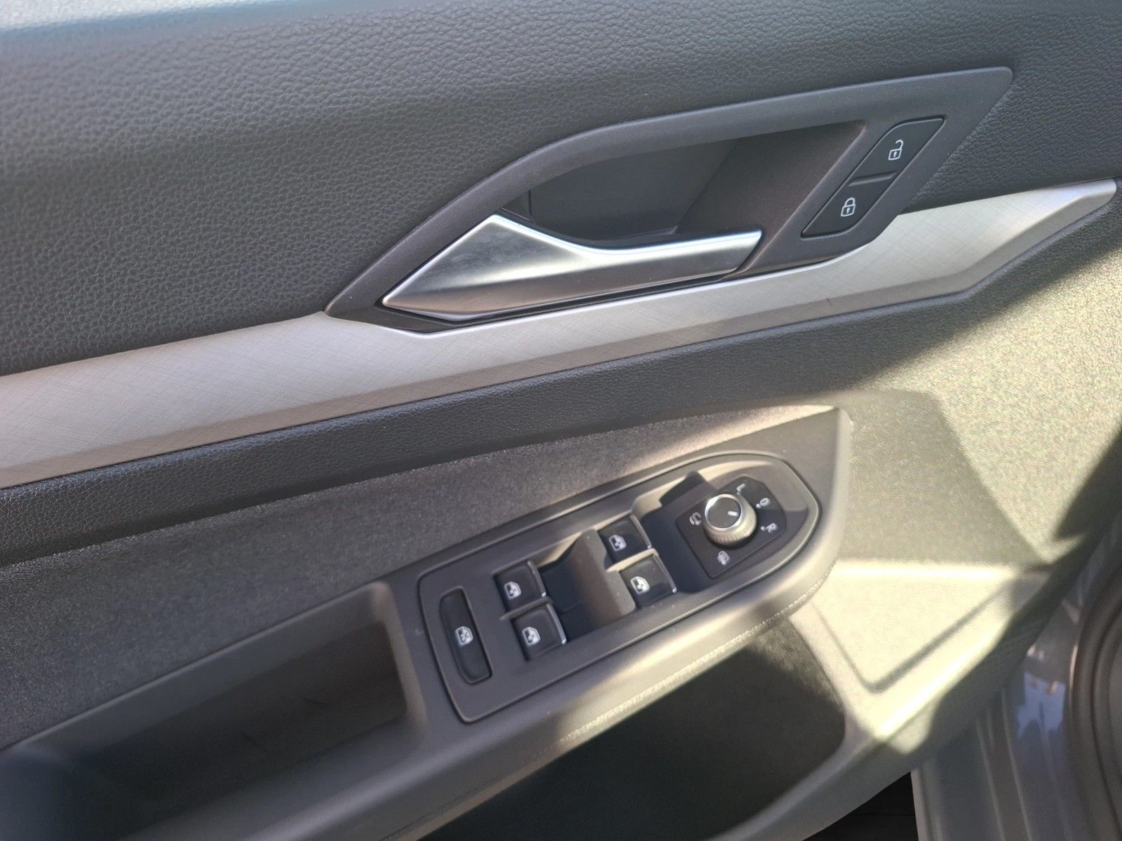 Fahrzeugabbildung Volkswagen Golf VIII Variant TSI Life LEDplus Navi AID ACC