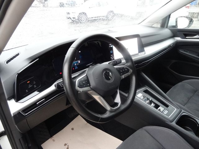 Fahrzeugabbildung Volkswagen Golf VIII Lim. Life/DSG/Navi/AHK/LED/PDC/150PS/