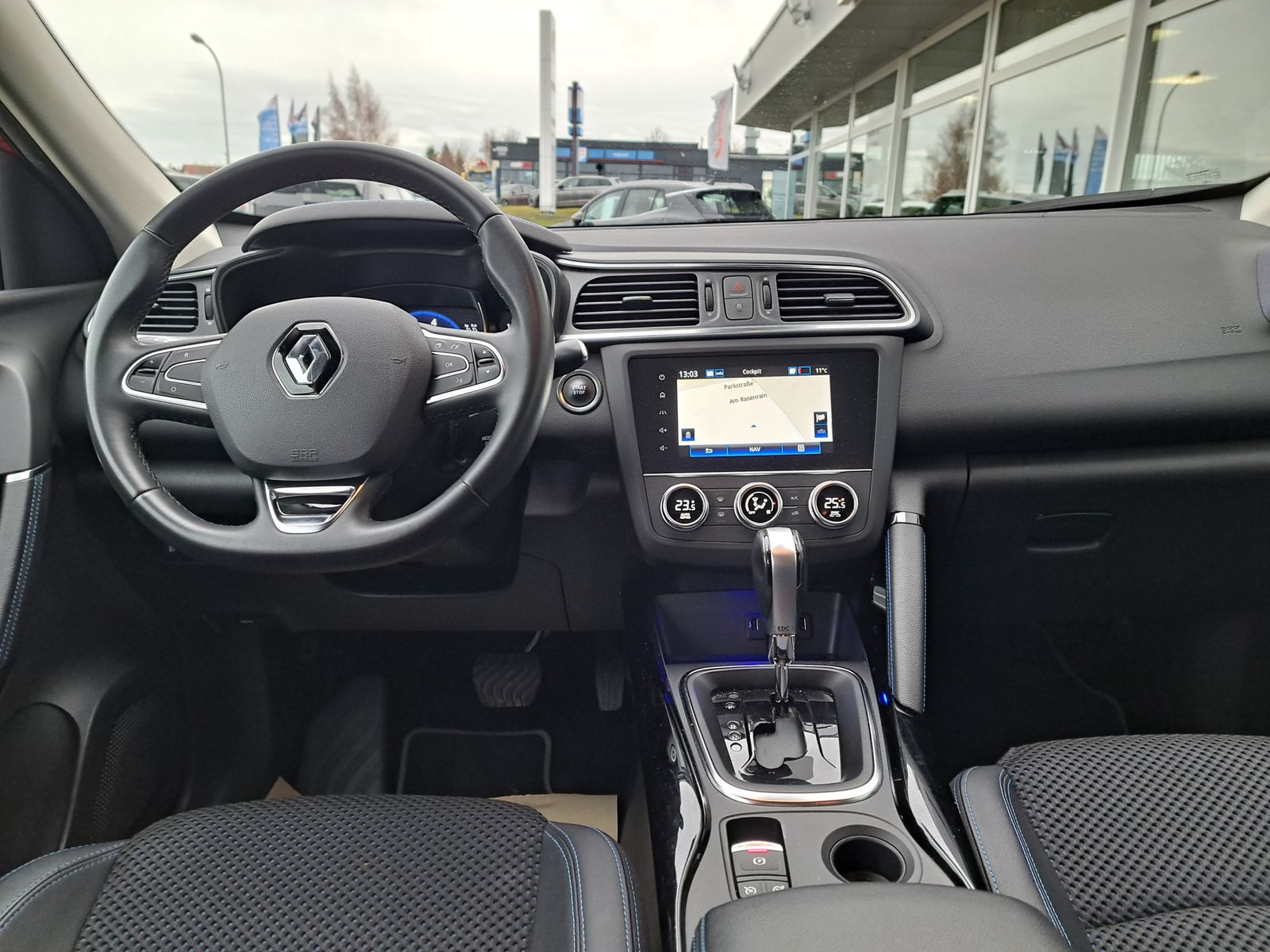 Fahrzeugabbildung Renault Kadjar Limited DeLuxe TCe 140 AUTOMATIK LED NAVI