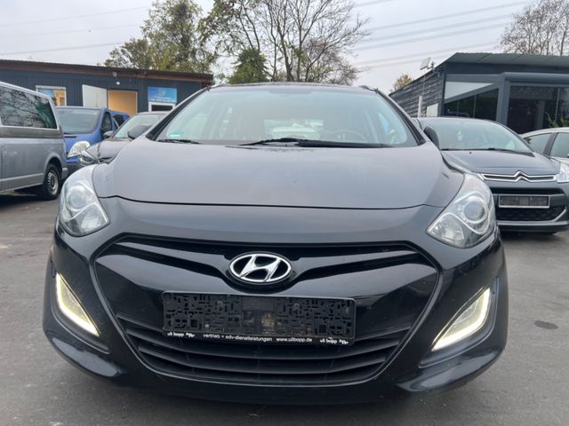 Hyundai i30   Navi Pano T Leder