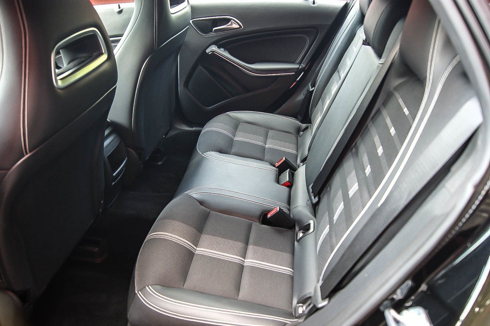 Fahrzeugabbildung Mercedes-Benz CLA 200 Shooting Brake 7G-DCT LED KEYLESS NAVI