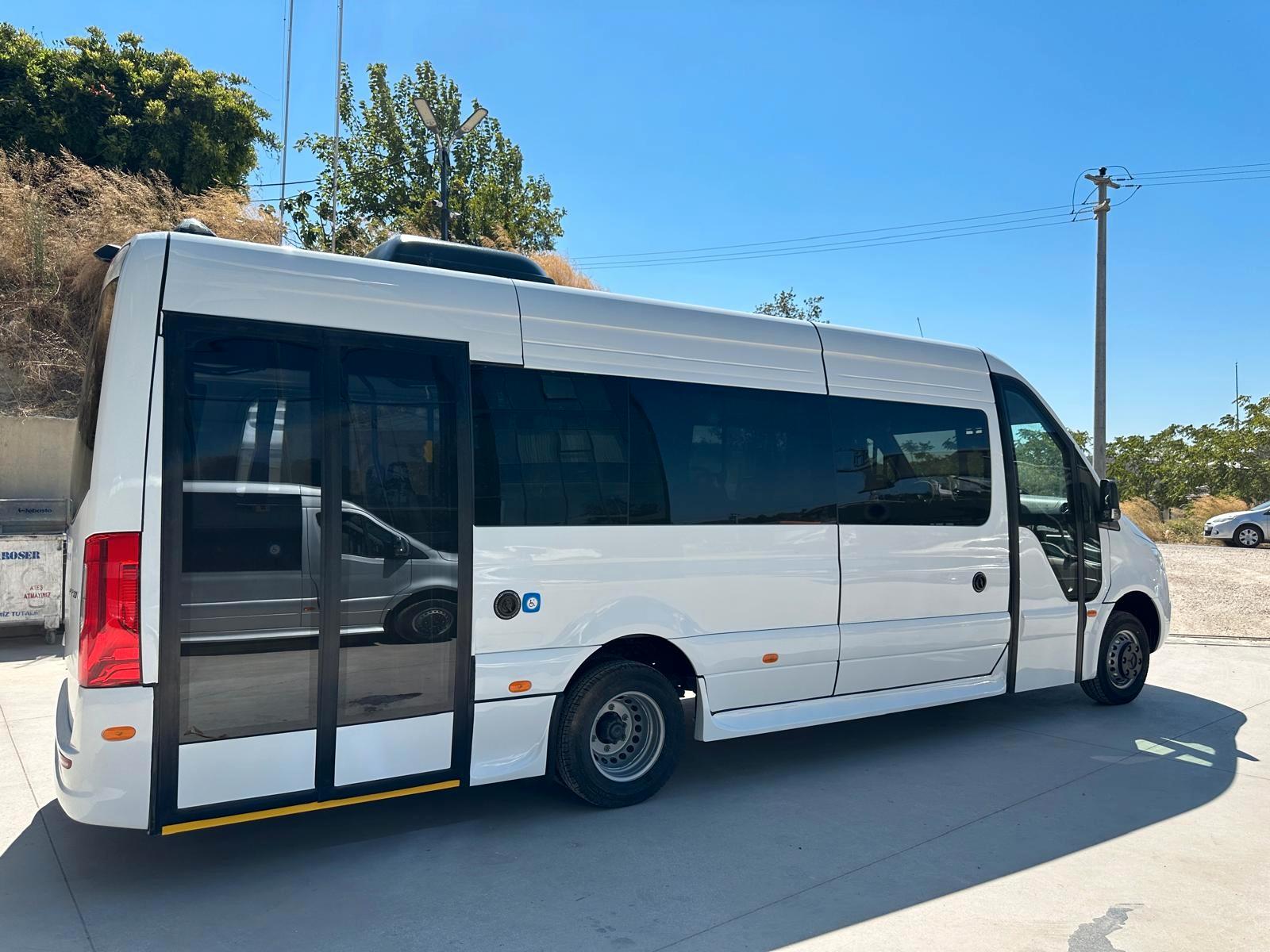 Mercedes-Benz Sprinter 515 Heckniederflur 2 x vorhanden