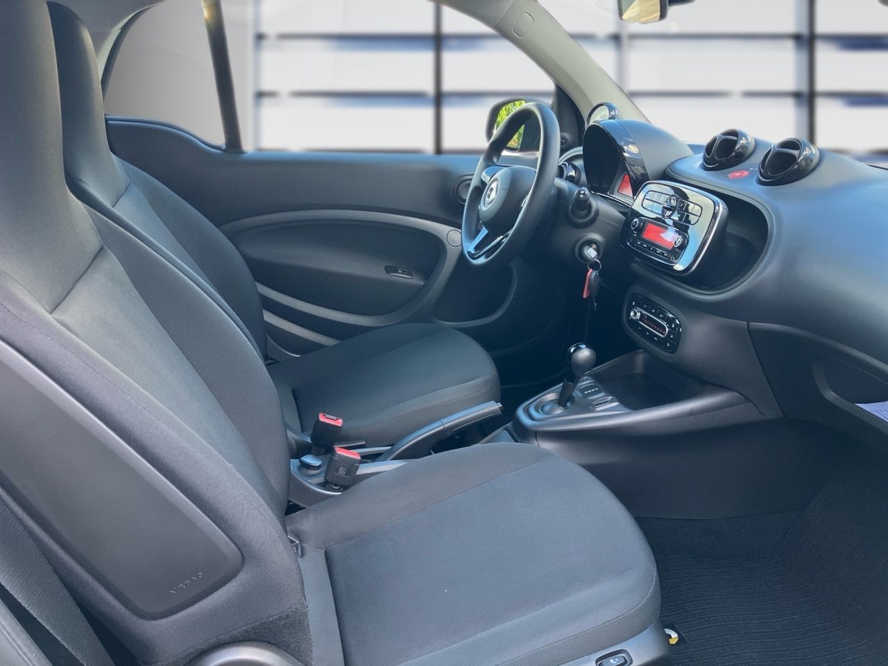 Fahrzeugabbildung Smart smart EQ fortwo AUT Akustikglas KlimaA Navi SHZ
