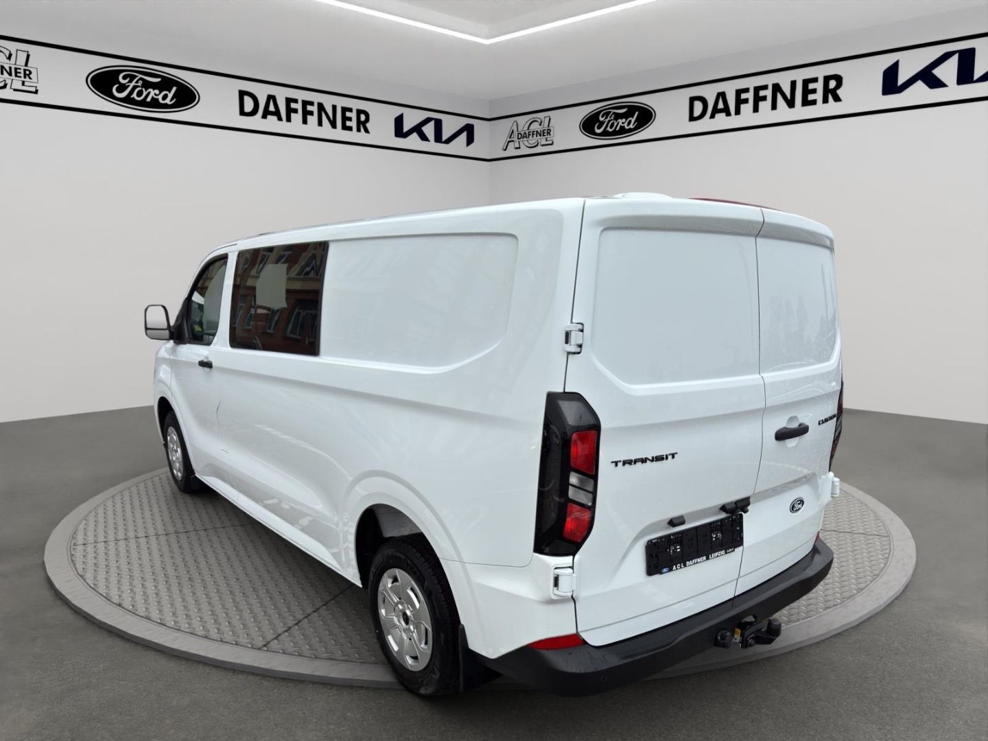 Fahrzeugabbildung Ford Transit Custom Kasten 320 L2 Trend LED, 6 Sitze,
