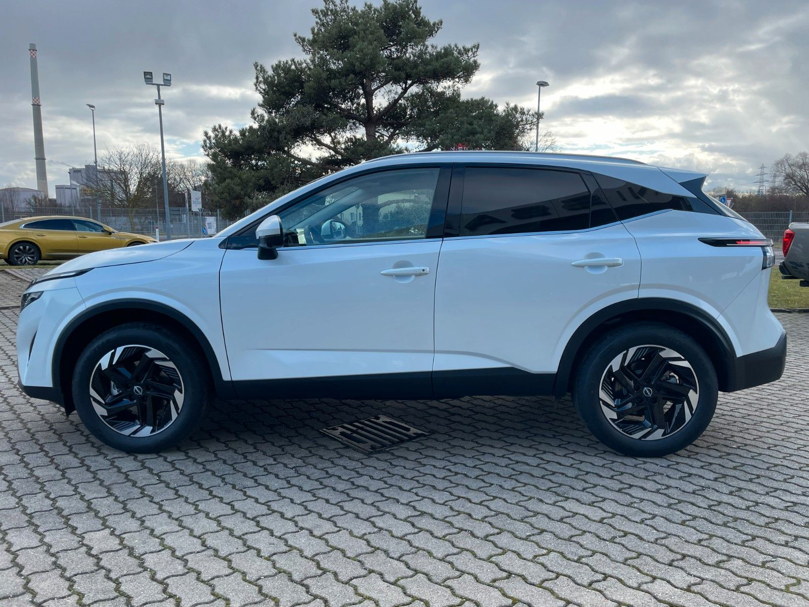 Fahrzeugabbildung Nissan Qashqai 1.3 DIG-T MHEV AT N-Connecta WINTERPAKET