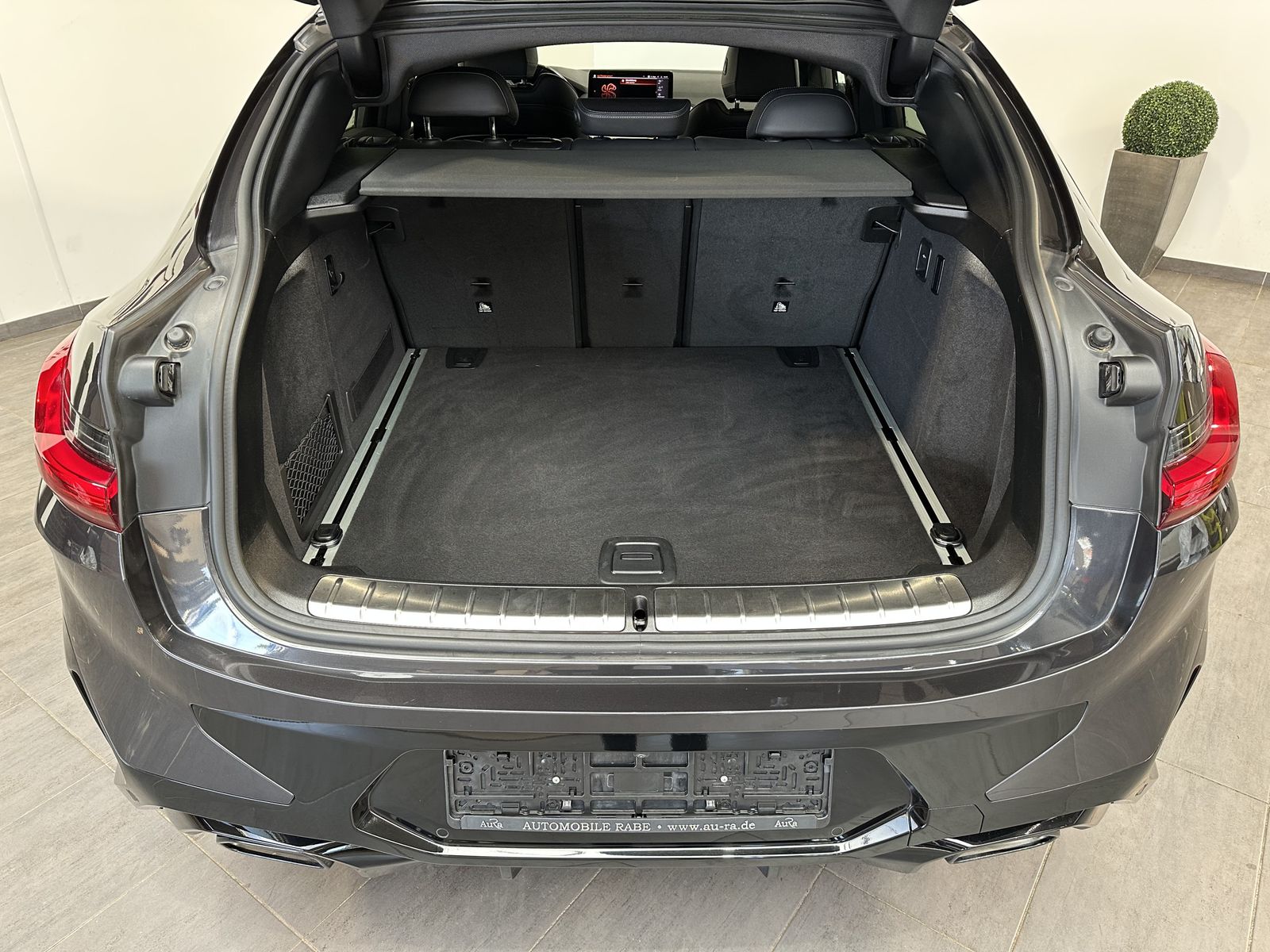 Fahrzeugabbildung BMW X4 xDrive20d M-Sport NAV+LED+AHK+20ZOLL+ACC+HIFI