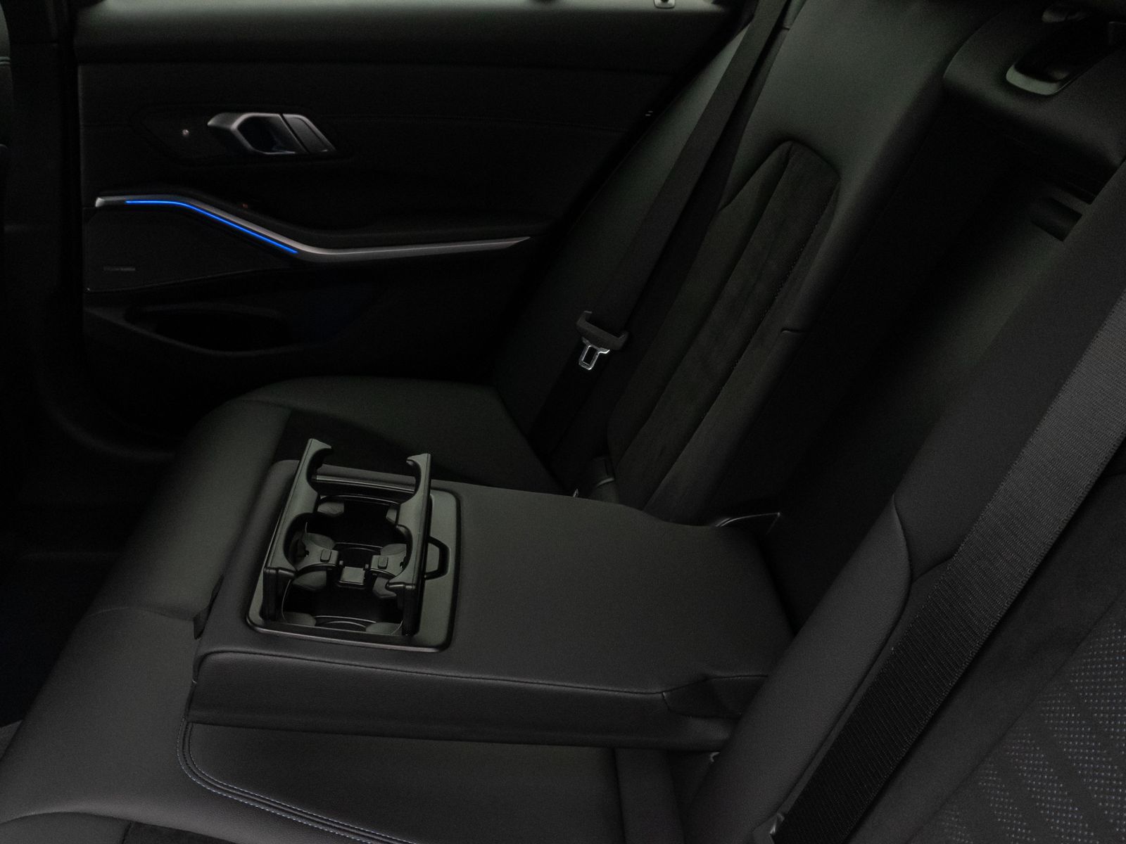 Fahrzeugabbildung BMW 330d xD M Sport Kamera HUD DAB H/K LED 19Zoll