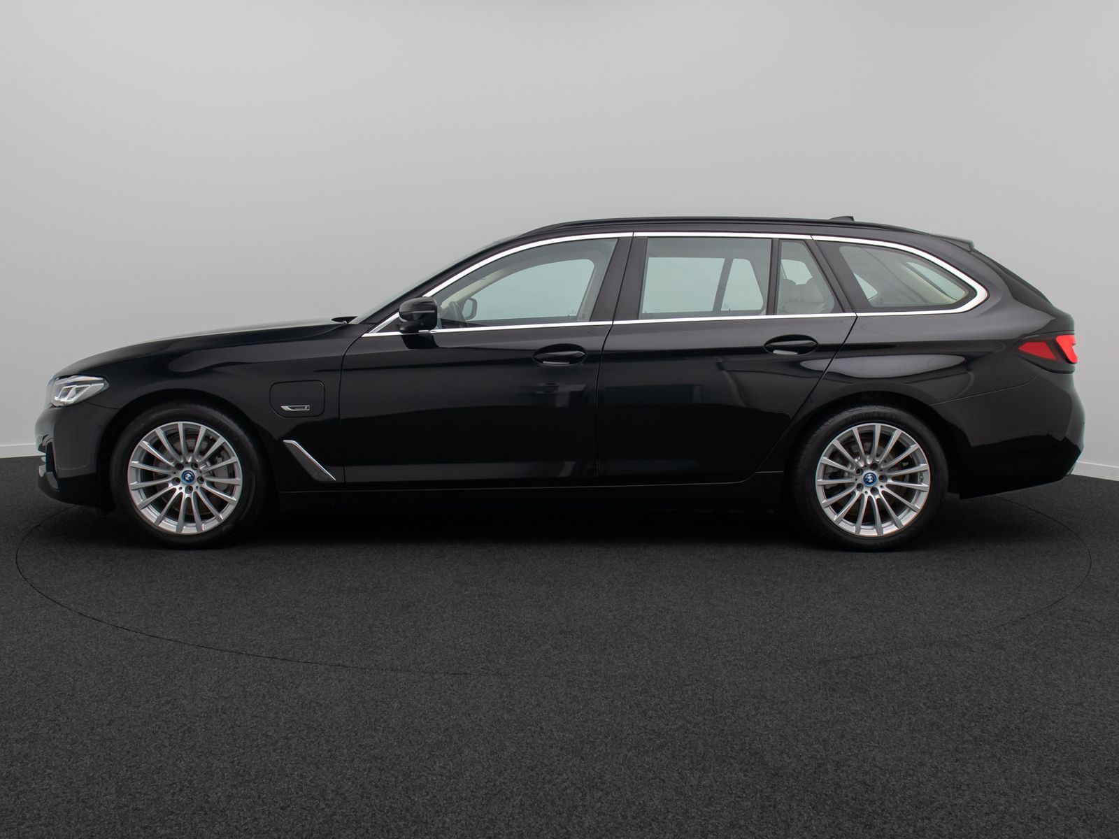 Fahrzeugabbildung BMW 520e Panorama 360°DAB H/K Leder AHK Sport 18Zoll