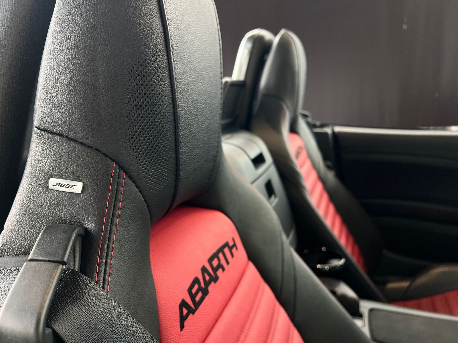 Fahrzeugabbildung Abarth 124 Spider Turbo Turismo LED LEDER