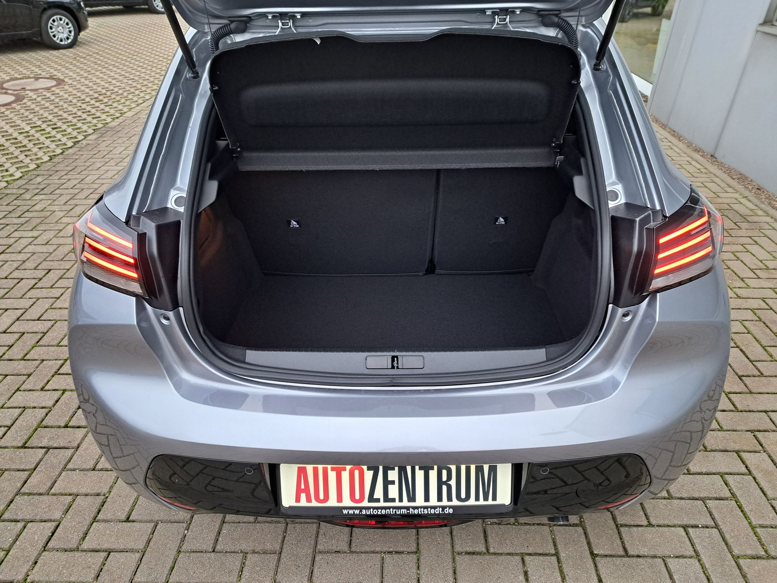 Fahrzeugabbildung Peugeot 208 Allure 1.2 Hybrid AUTOMATIK NAVI SITZHEIZUNG