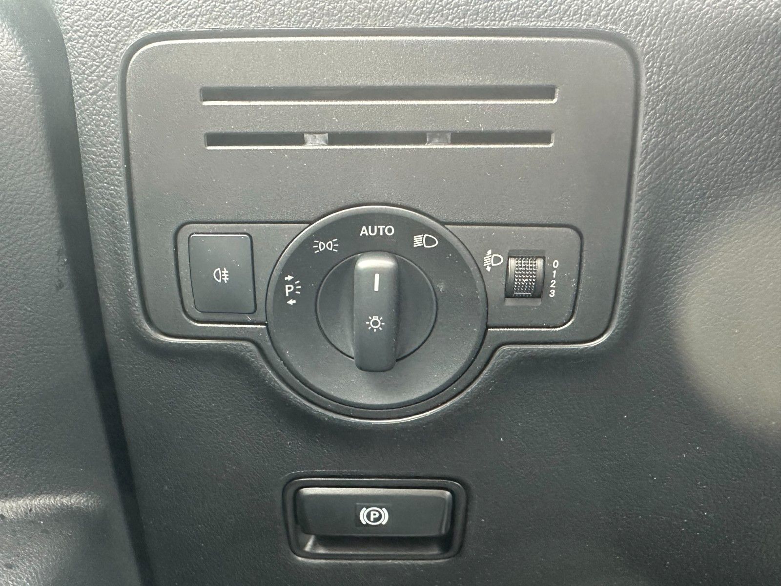 Fahrzeugabbildung Mercedes-Benz Vito 119 CDI Tourer 3200 Klima AHK Tempomat