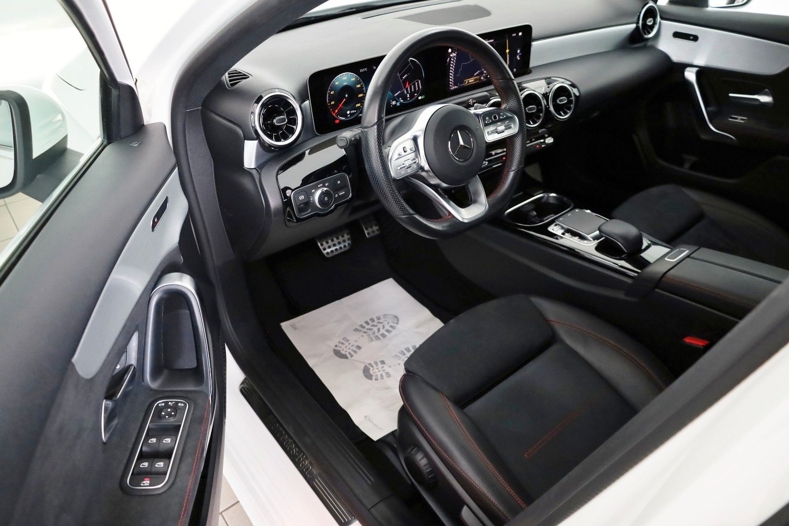 Fahrzeugabbildung Mercedes-Benz A 220 AMG Line T.Leder,Navi,LED,Kamera,SH,SR+WR