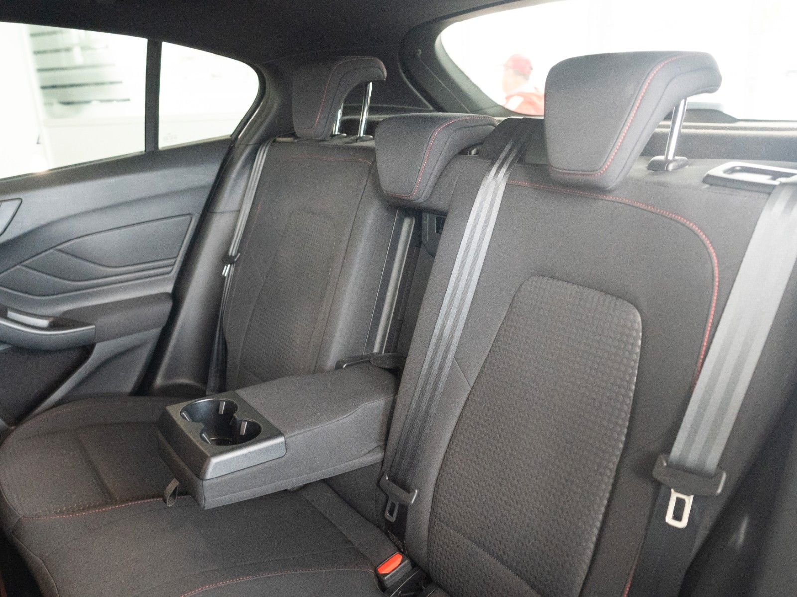 Fahrzeugabbildung Ford Focus Lim. ST-Line X AUTOM./PANO/SITZHZG./KAMERA