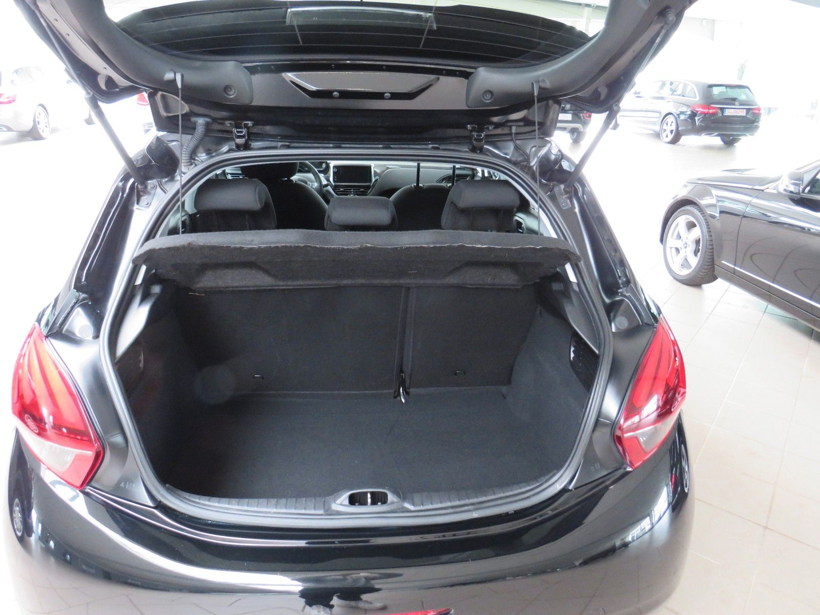 Fahrzeugabbildung Peugeot 208 Active*Klimaauto*Tempo*SHZ*Bluetooth*Bordcom