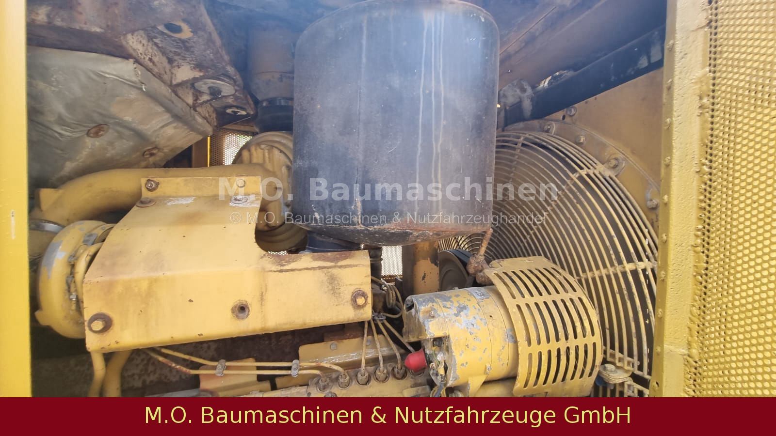 Fahrzeugabbildung CAT D6H Planierraupe / 4. Wegeschild