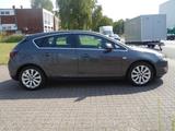 Opel Astra .1.6 Automatik*Behindertengerchtes Auto - Opel Astra aus 2010: 1.6