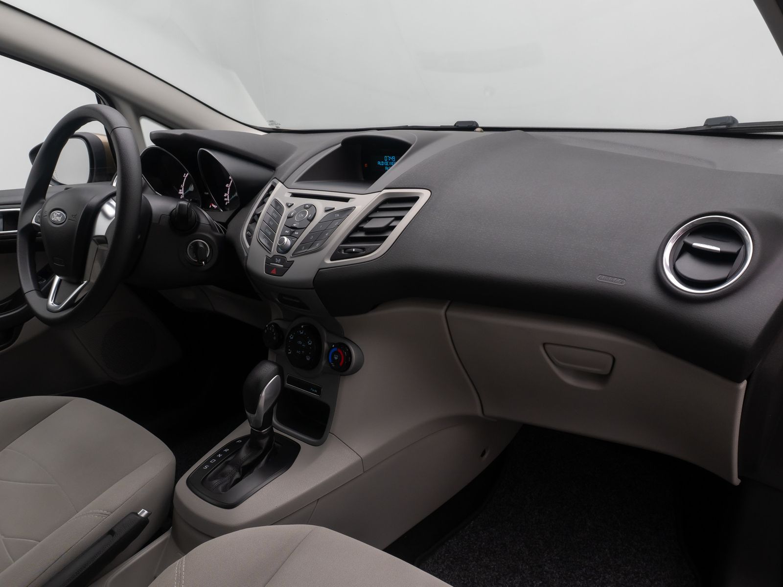 Fahrzeugabbildung Ford Fiesta Trend Aut PDC EasyDriver SoundPaket Stoff