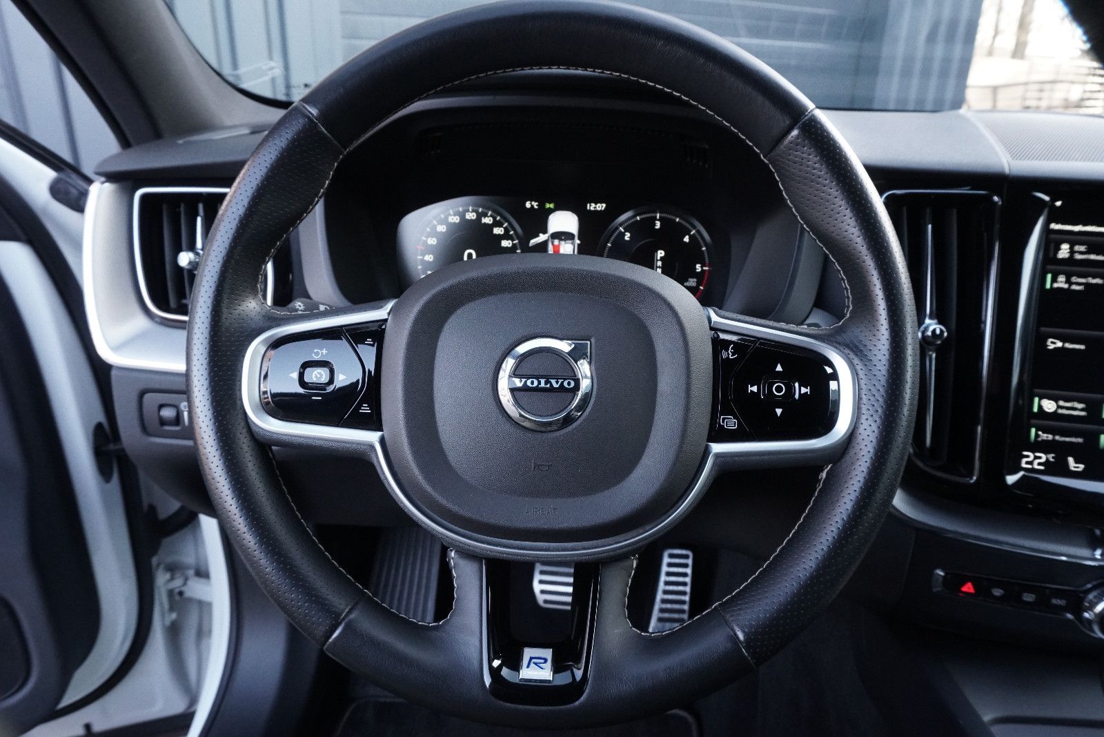 Volvo XC60 R-Design AWD 360° SHZ AHK LED NAV Harman Ka foto 20