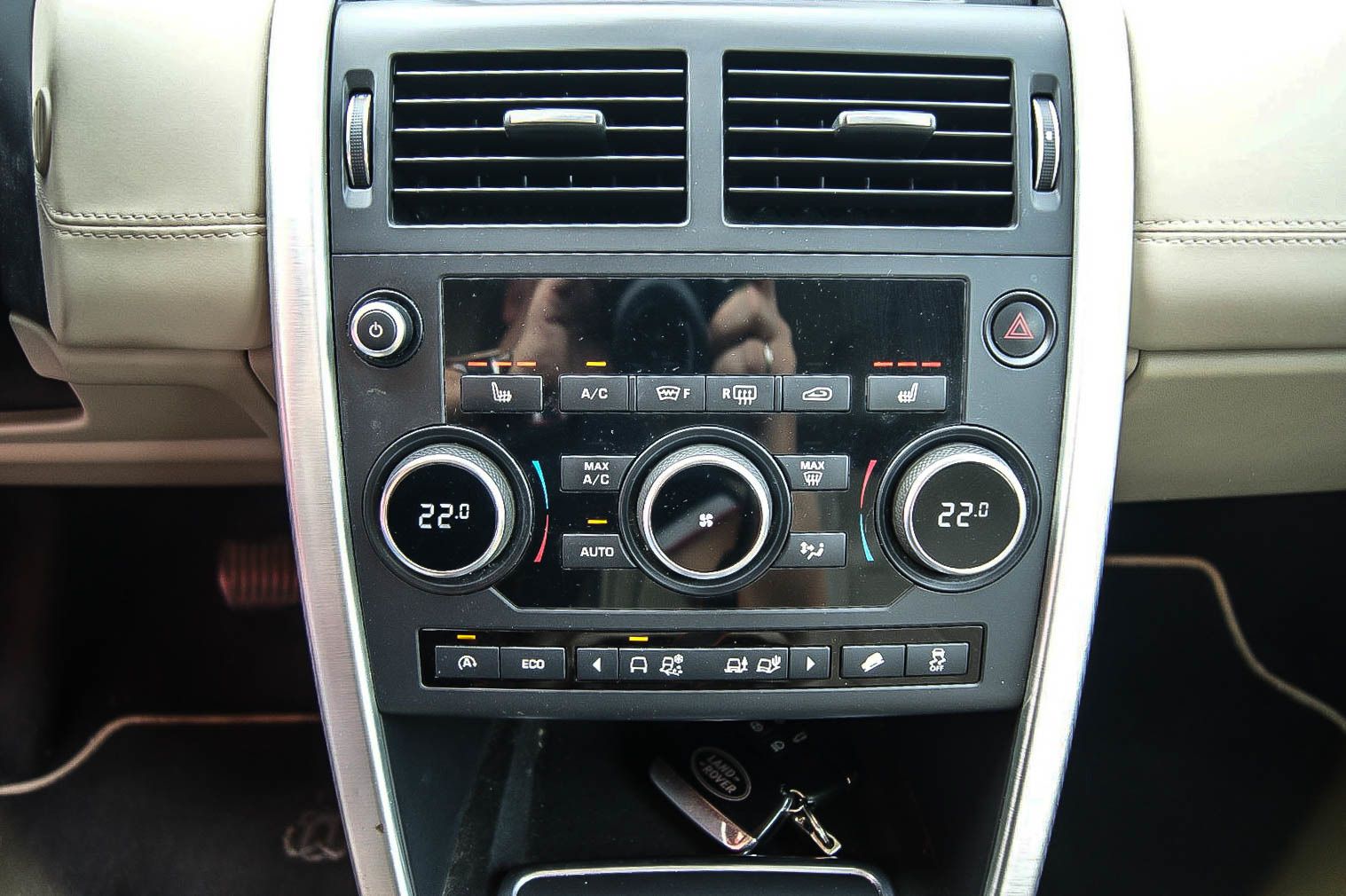 Fahrzeugabbildung Land Rover Discovery Sport 2.0 HSE AUTO LEDER PANORAMA 1.HD