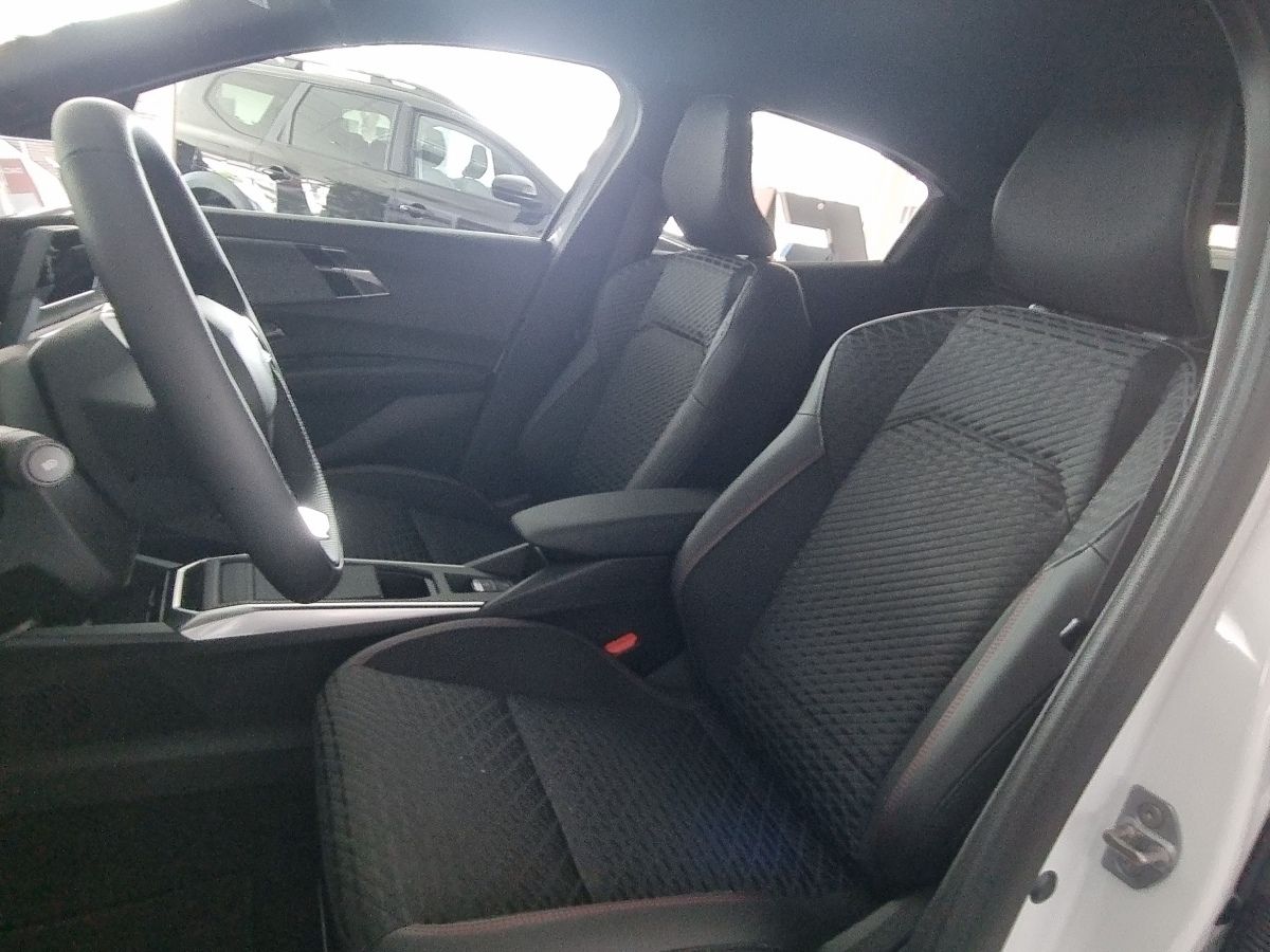 Fahrzeugabbildung Renault Clio Techno Full Hybrid E-Tech 160